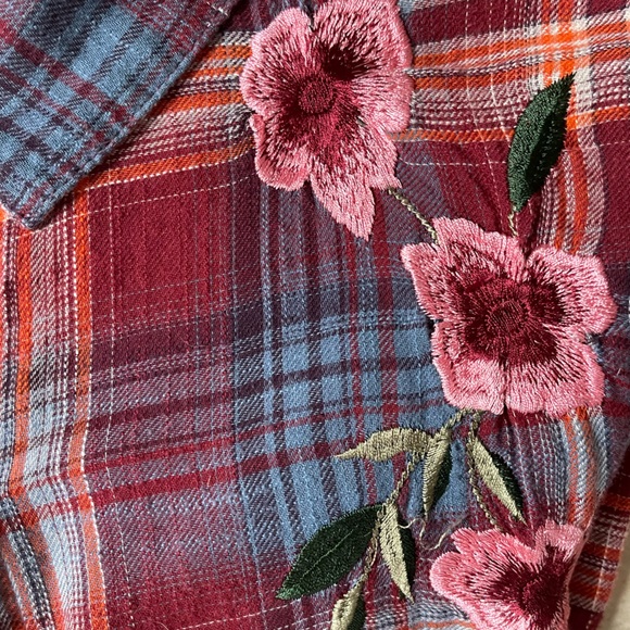 Embroidered Plaid Button Down Shirt - Picture 4 of 4